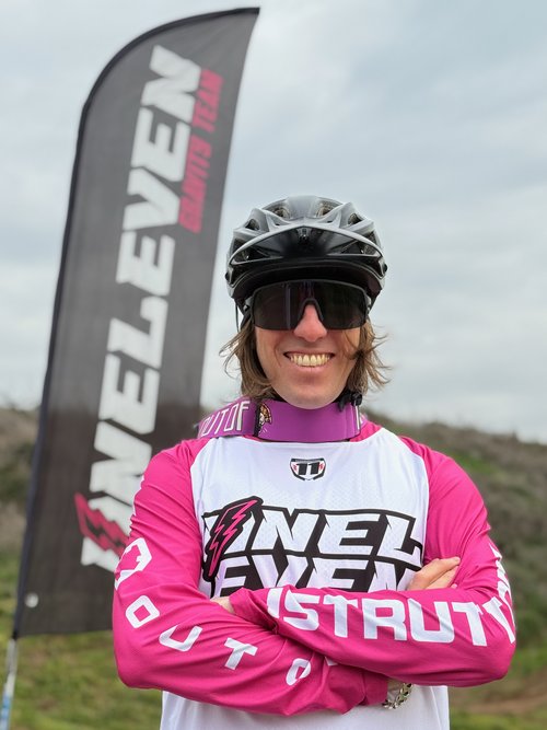 Team 111 9 francesco de santis è istruttore in oneleven scuola mtb roma
